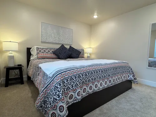 Jordan River Retreat. Charming 1 bedroom apartment in Lehi Ut on the river.