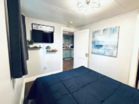 Lake View Cabin at Blue Creek – Romantic Pet-Friendly Getaway in Coeur D’Alene