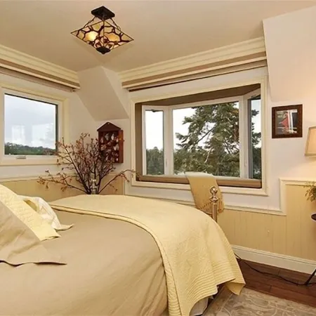 LAKE FRONT with VIEWS, private DOCK & AC