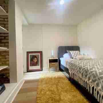 Charming 2-bedroom apartment with AC, WiFi in brilliant Washington Rooms