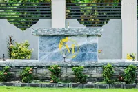 Luxurious 6-bedroom villa with  pool, bar, fire pit in gorgeous St. James Parish