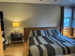 De Luxe King-Size Bed Master Bedroom + 2 Sleeping Sofas in LR - Whole Suite 64