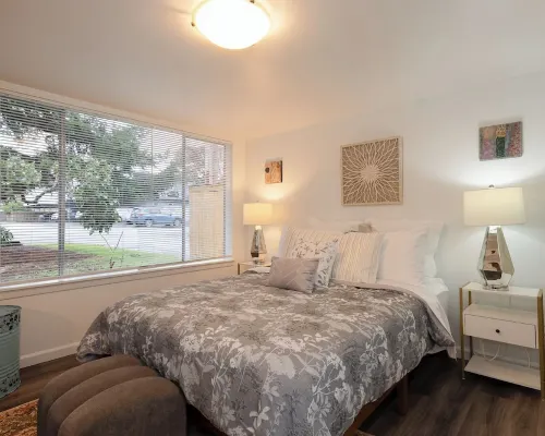 Spacious Retreat House Only 12 Miles from Seattle & Minutes 2 SeaTac Airport Hotels in Burien