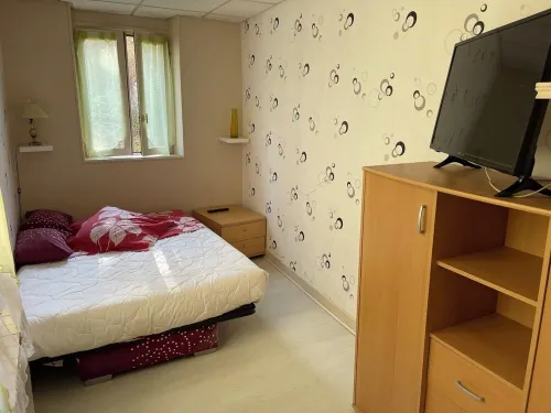 F2 ground floor with garden, pets allowed free private parking Hotels in Villebret