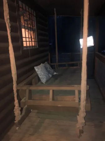 Little River Cabin. At the rim of the Canyon. Quaint, quiet and relaxing.