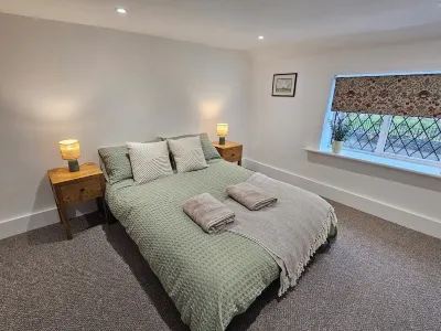 Beautiful historic cottage pets welcome Hotels near Hawk Place Campsite