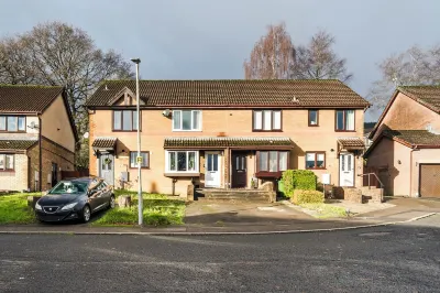 Clover Court Lovely 2 bed house with garden and free off-street parking  호텔