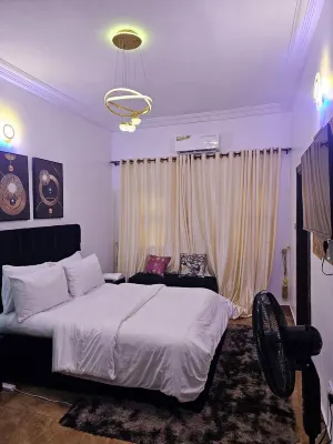 Luxurious 2-bedroom apartment with WiFi and AC in GRA, Port Harcourt