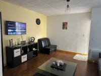 CHARMING, QUIET HOUSE - PETS WELCOME Hotels in Drancy