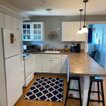 Unique Apartment above Lake Time Brewery in Downtown Clear Lake Отели в г. Клир Лейк