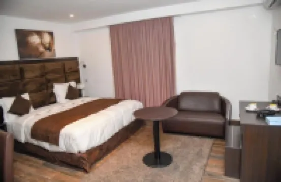 RESIDENCE QUATRE SAISON Hotels in 