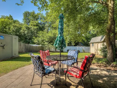 DB Barton Retreat 2-King bedroom house close to OU, in serene Norman Hotel a 