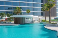 The WB Abu Dhabi Hotel, Curio Collection by Hilton - สระว่ายน้ำบนดาดฟ้า