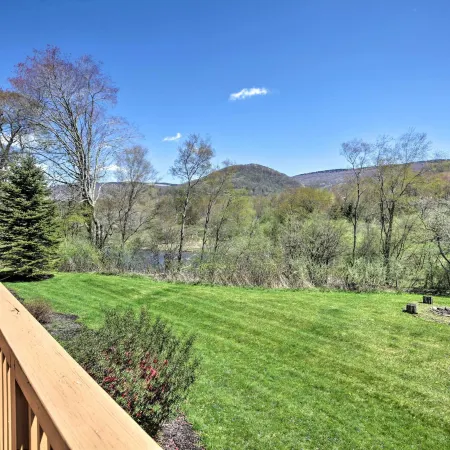 House w/ Deck, Fire Pit - 15 Mins to Snowshoe!