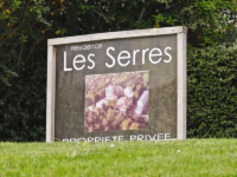 Fully renovated contemporary apartment 100m from town center and 500m from beach