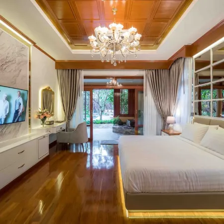 Best in Chiangmai, Modern Love Villa, Garden Paradise, Pool, Free Breakfast.