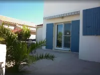 Vacation home for 6, air-conditioned, with shared pool and tennis court