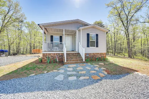 Peaceful Danbury Getaway - 3 Mi to Hanging Rock!