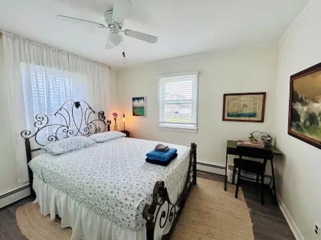 Tranquil 2-bedroom unit, Steps from the beach!