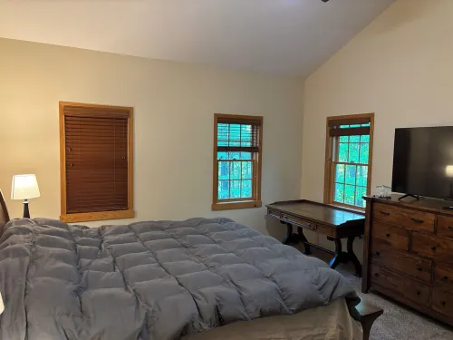 Spacious 4-bedroom house in beautiful Bellaire with Hot Tub, Pool Table