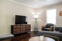 Cozy Retreat Near Airport & Downtown