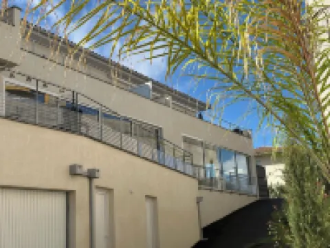 Apartment 84m2- 3 bedrooms - terrace 34 m2 - beach, restaurants on foot - parking