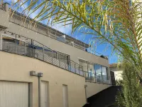 Apartment 84m2- 3 bedrooms - terrace 34 m2 - beach, restaurants on foot - parking