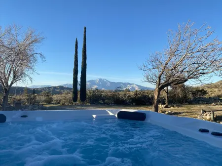 Peaceful Ranch House on 10 Acres! Hot Tub/Mountain Views