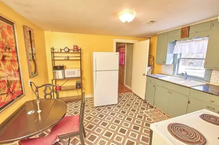 Comfortable Crowdpleasing Cottage