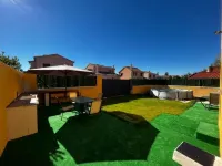 A 10 Minutos de Segovia Chalet con Jardín y Piscina en Pueblo Maravilloso Basardilla 호텔