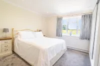 Long Lane Stables Lodge. Spacious Country Retreat Hotels in Wincanton