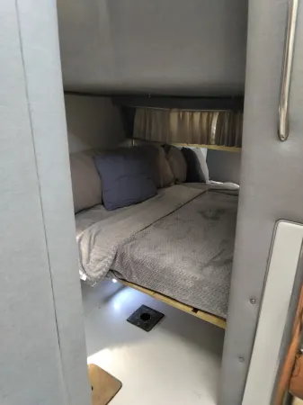 1-bedroom boat at the Perry with AC, fitness room and 2 swimming pools