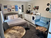 The Back House - Midtown Memphis Guest House with Private Entrance & Backyard