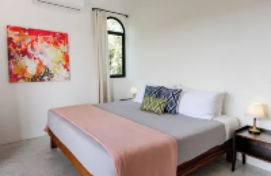 King Bed, Kitchen, A/C, Saltwater Pool, Fast Wifi, Balcony with View - “Flor”