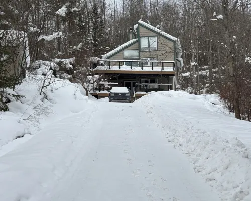 3-bedroom chalet in marvelous Ellicottville with WiFi, sauna, deck and grill 曼斯費爾德酒店