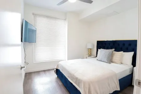 Lux 2BD/2BTH apartment in Glendale with WiFi, fitness room, pool