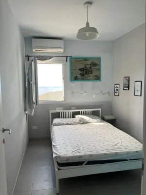 Cozy three-room apartment, pets allowed, beautiful sea view.