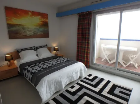 BARCARESA-Apartment beautiful sea view swimming pool tennis mini golf parking wifi