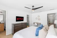 Beach House King Bed Pet Friendly! Fast Wi-Fi Netflix Garage