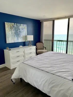 Oceanfront sunrise from the front balcony and sunset from the 2nd balcony! Hotels in der Nähe von Santa Lucia River Club