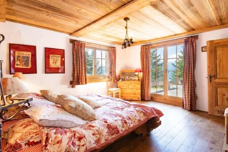 Prestigious chalet at the start of all hikes and access to Crans Montana