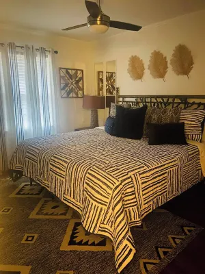 Bohemian Dream near Downtown 마틴 호텔