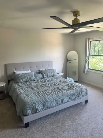 Spacious 5-bedroom house in charming Stone Mountain with WiFi, AC