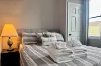 Charming 1-bedroom apartment with WiFi, AC, Laundry & easy commute to NYC! Hotels in Belleville