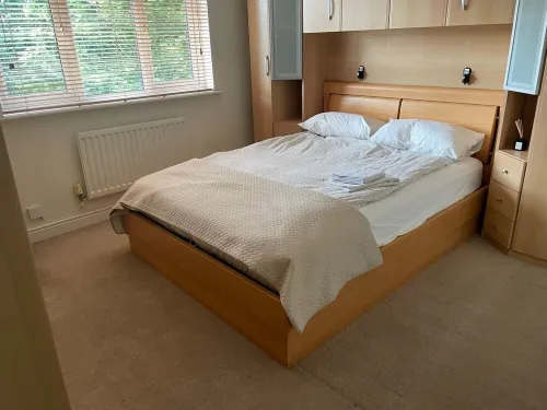 Home away - Northala field - 20 minutes to Central London/ Wembley stadium/LHR. Hotel a Northolt