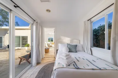 Wells Estate -10-Bdr Retreat with Outdoor Paradise Hotels in der Nähe von Braemar Country Club