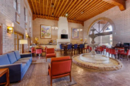 Comfort Suites at Sabino Canyon