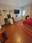 Cozy studio in charming Denton flew blocks from UNT