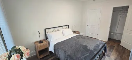 Cozy 2 Bedroom, Near NYC, Easy Parking Отели рядом с достопримечательностью «Антермайер Гарденс Консерванси»