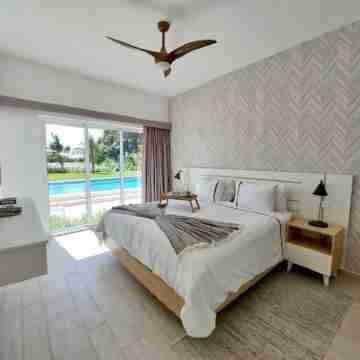 ULTRA MODERN 2BR WITH POOL ON GOLF COURSE NEXT TO HARD ROCK CASINO Rooms